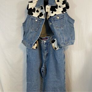 Mountain Lake denim with cow print accents size 10 jeans